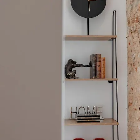 Апартаменты Industrial Haven - Downtown