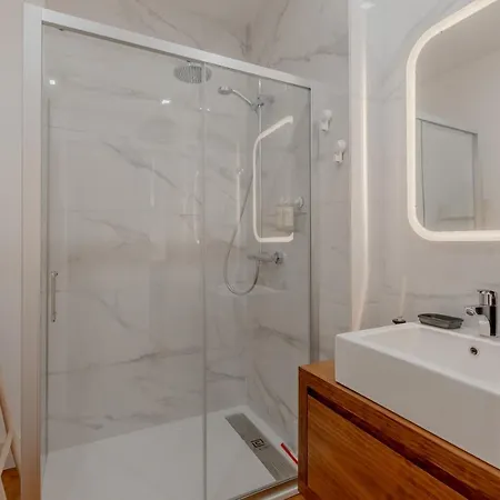 Industrial Haven - Downtown Апартаменты